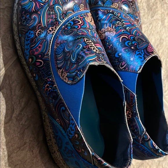 Socofy Women's Multicolored Patterned Slip-On Shoes - Picture 12 of 16